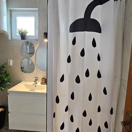 Studio Apartment Pegy Vir Ngoại thất bức ảnh