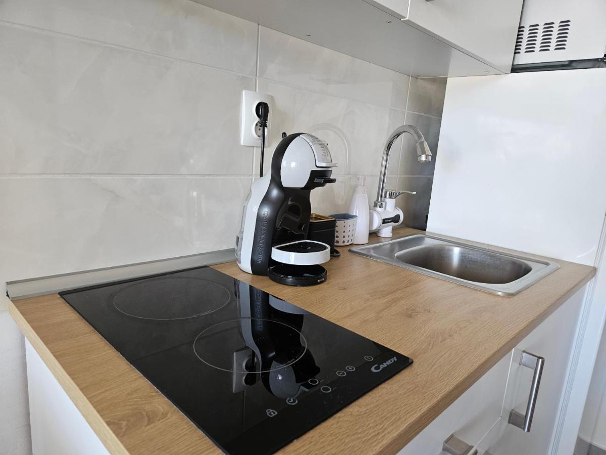 Studio Apartment Pegy Vir Ngoại thất bức ảnh