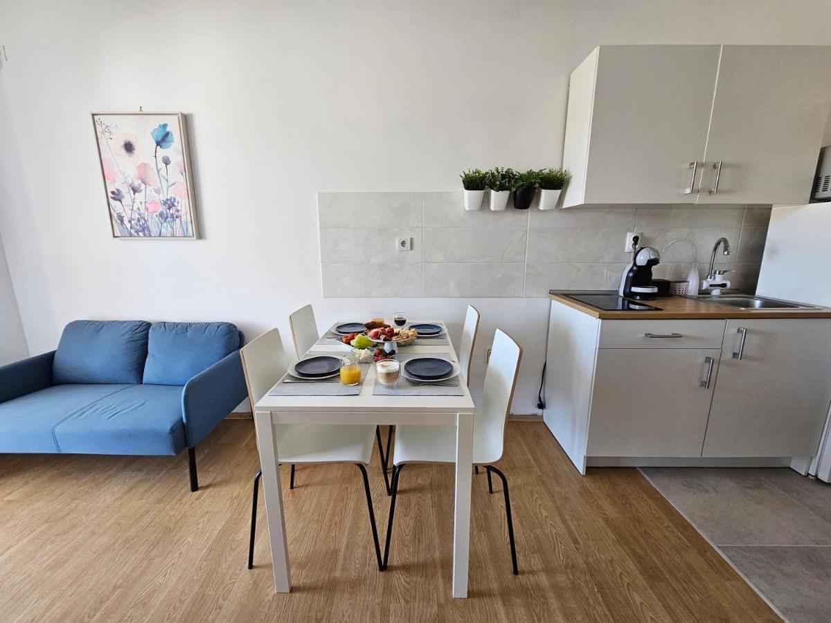 Studio Apartment Pegy Vir Ngoại thất bức ảnh