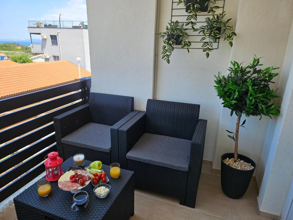 Studio Apartment Pegy Vir Ngoại thất bức ảnh