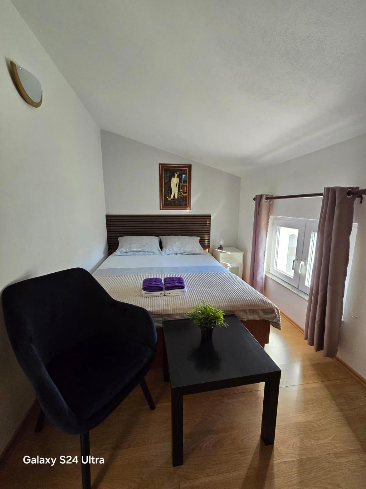 Studio Apartment Pegy Vir Ngoại thất bức ảnh