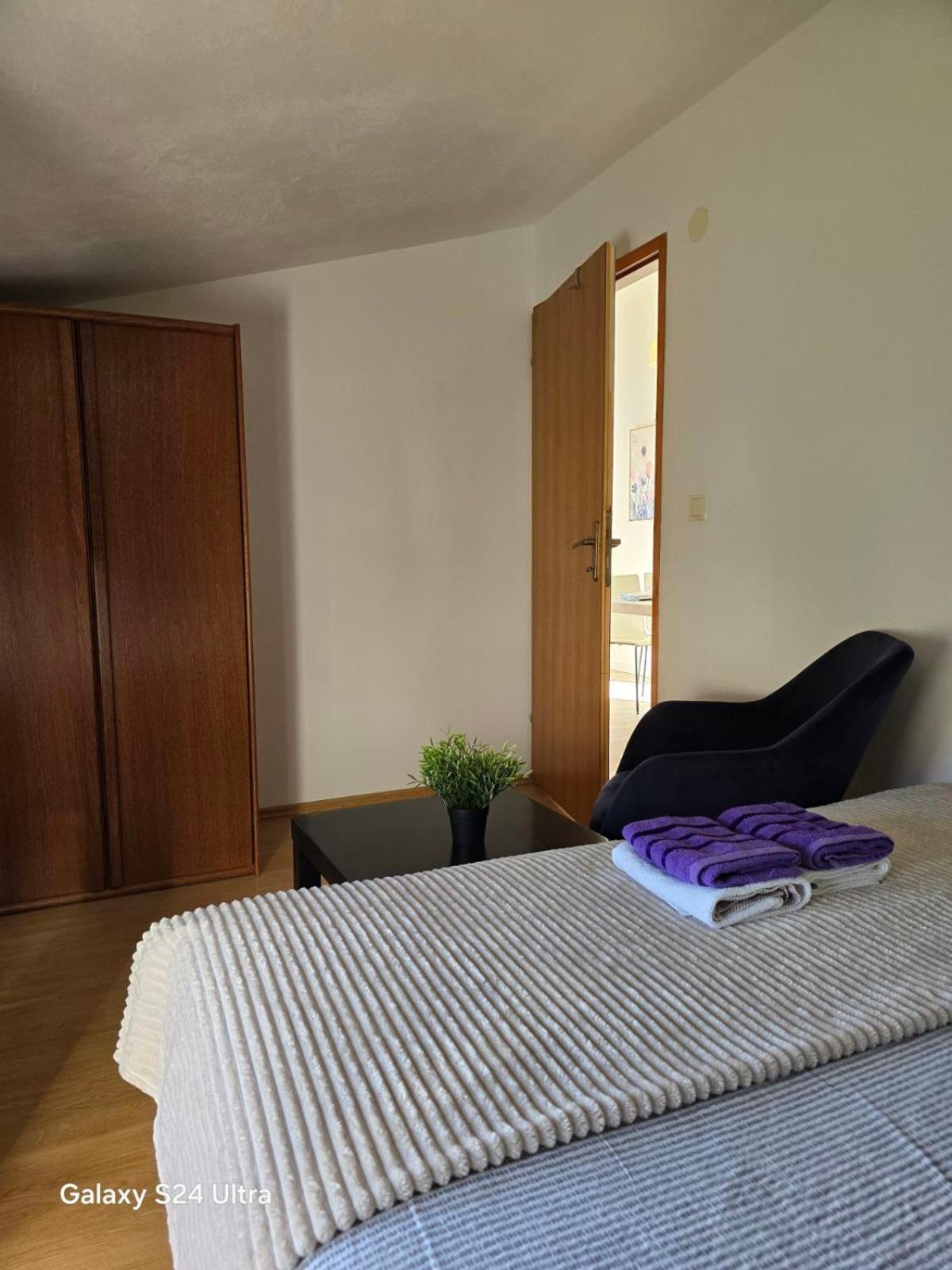 Studio Apartment Pegy Vir Ngoại thất bức ảnh